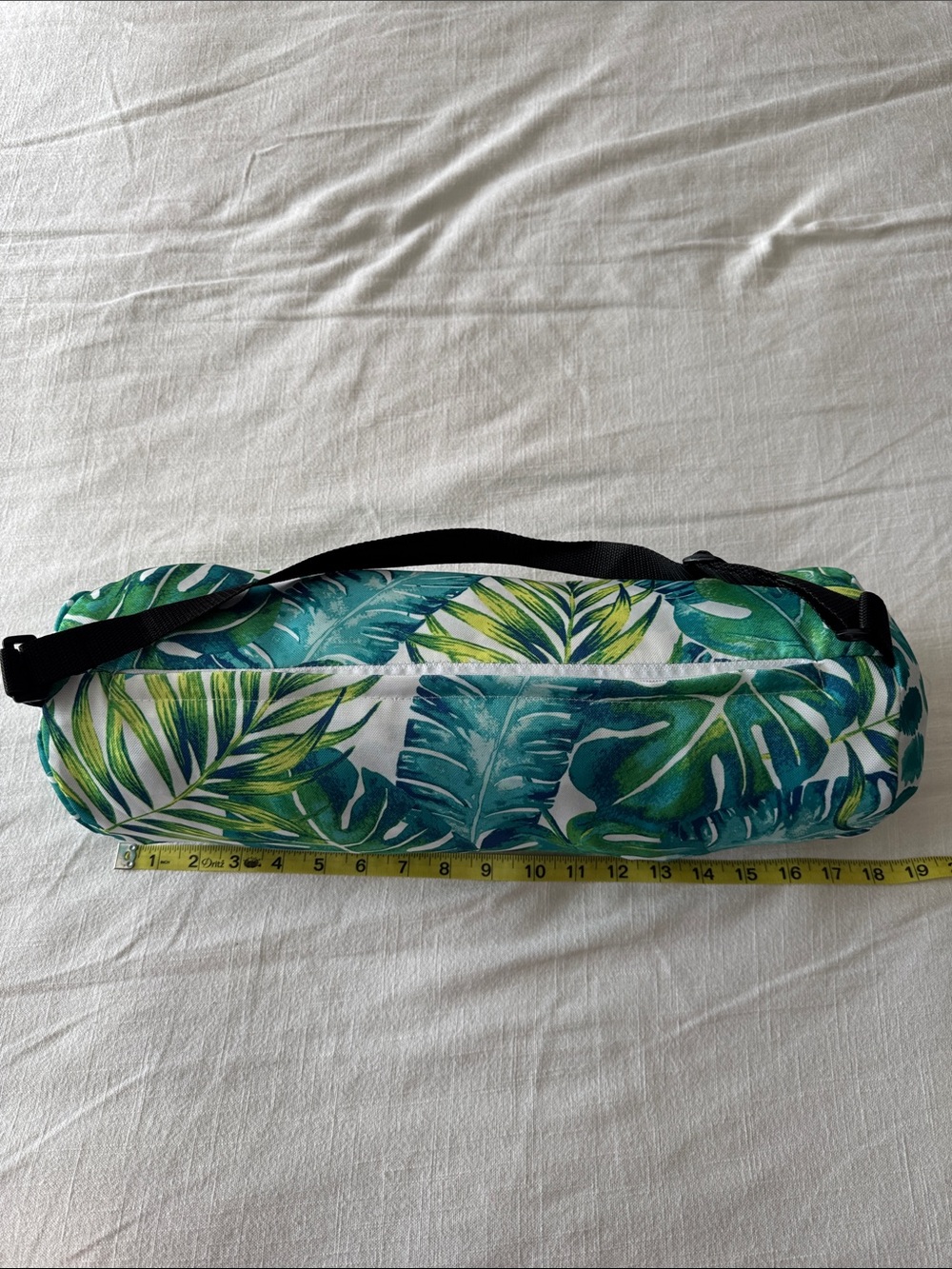 π΄ EUC Isaac Mizrahi Reversible Beach Blanket with Carry Bag β 60β x 70β - Picture 5 of 7